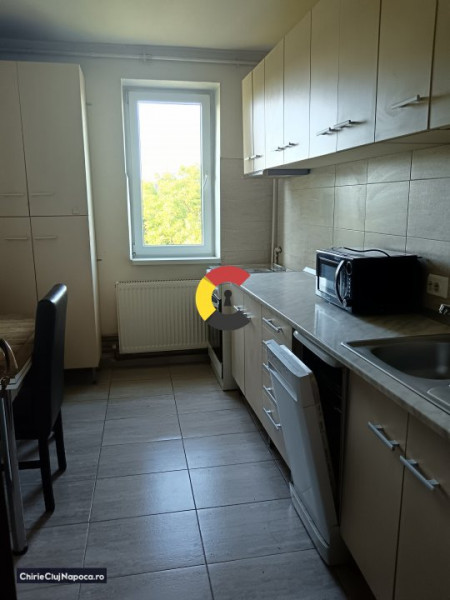Apartamrent ideal studenti -  3 dormitare, 5 minute de FSEGA si Iulius MALL!
