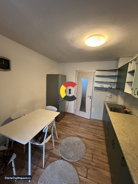 Închiriez apartament cu 3 camere decomandate în Gheorgheni
