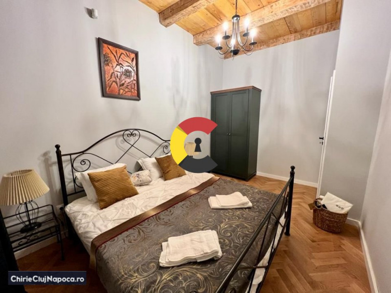 Casa cu 4 camere, 3 dormitoare, 2 bai, terasa, zona Piata 1 Mai