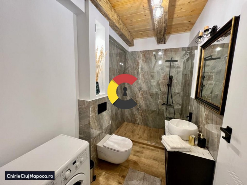 Casa cu 4 camere, 3 dormitoare, 2 bai, terasa, zona Piata 1 Mai