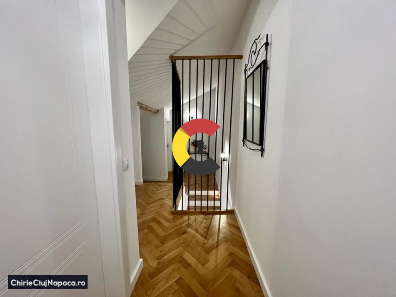 Casa cu 4 camere, 3 dormitoare, 2 bai, terasa, zona Piata 1 Mai