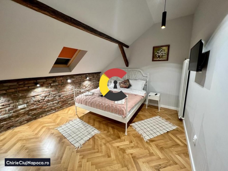 Casa cu 4 camere, 3 dormitoare, 2 bai, terasa, zona Piata 1 Mai