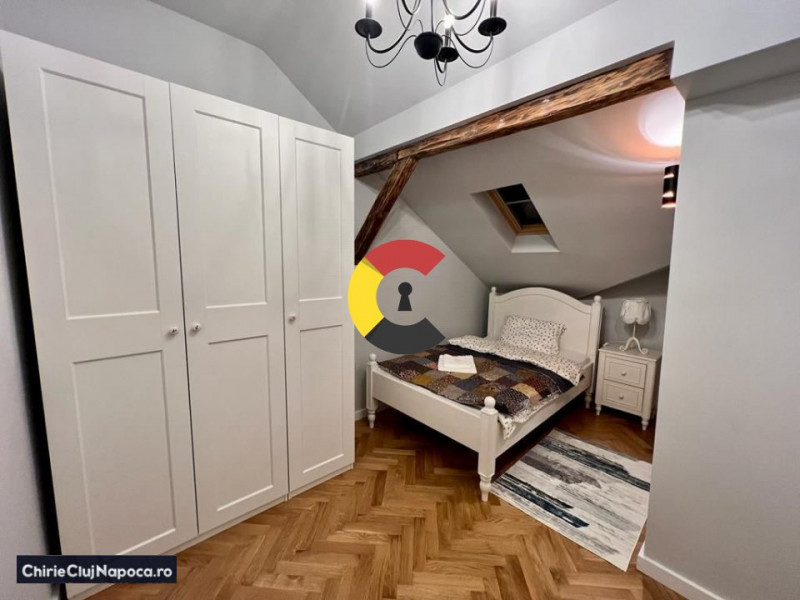 Casa cu 4 camere, 3 dormitoare, 2 bai, terasa, zona Piata 1 Mai
