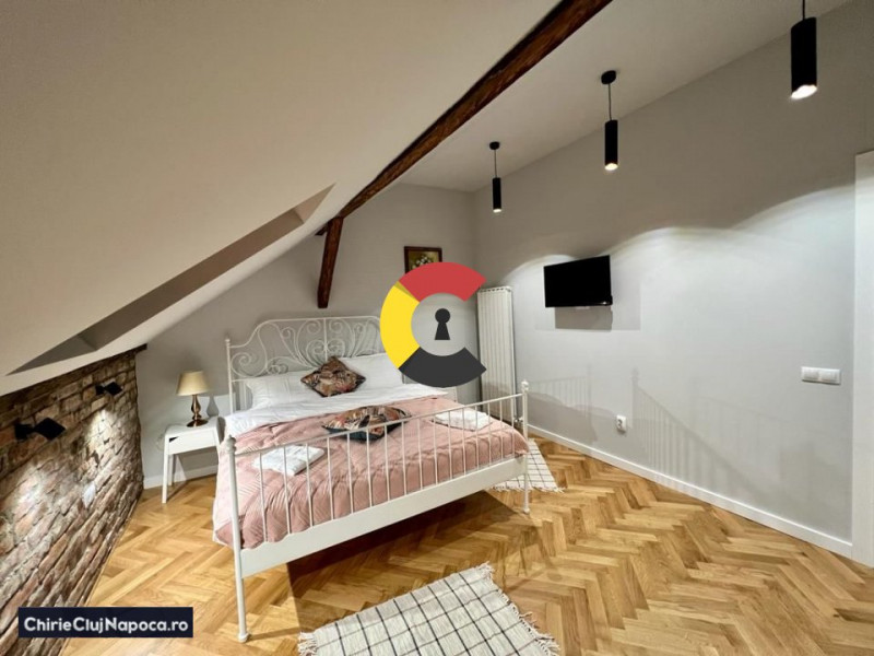 Casa cu 4 camere, 3 dormitoare, 2 bai, terasa, zona Piata 1 Mai