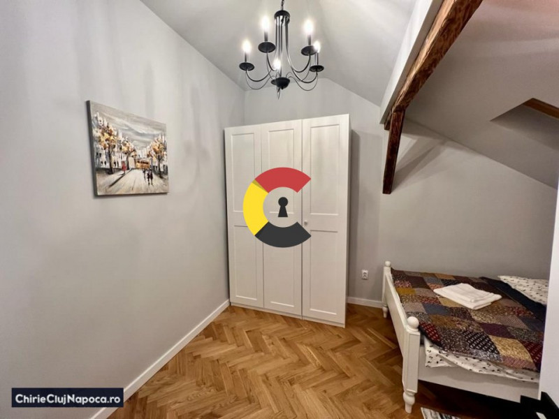 Casa cu 4 camere, 3 dormitoare, 2 bai, terasa, zona Piata 1 Mai