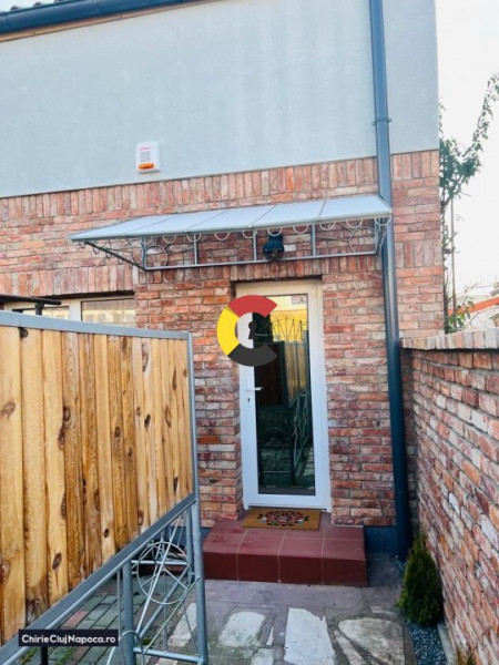 Casa cu 4 camere, 3 dormitoare, 2 bai, terasa, zona Piata 1 Mai