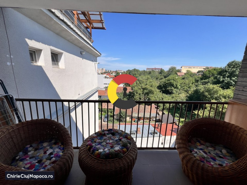 Apartament semicentral cu  2 camere semidecomandate-Str.Traian Mosoiu