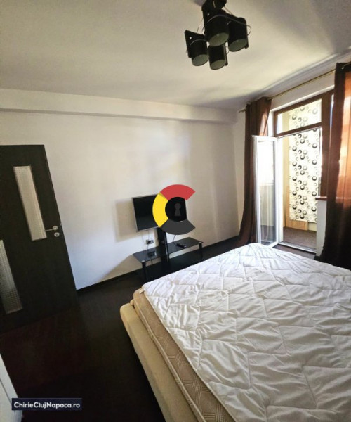 2 DORMITOARE SEPARATE, BUCATARIE, BAIE SI PARCARE PRIVATA!