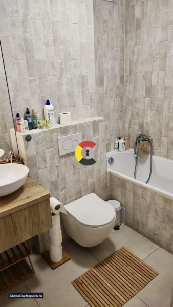 Apartament fain cu living si 2 dorm. dec., Calea Turzii, zona MOL, balcon 