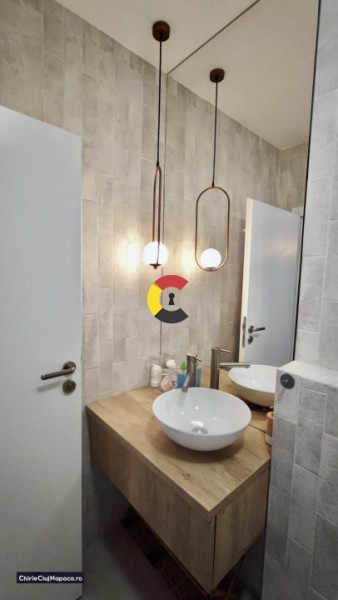 Apartament fain cu living si 2 dorm. dec., Calea Turzii, zona MOL, balcon 