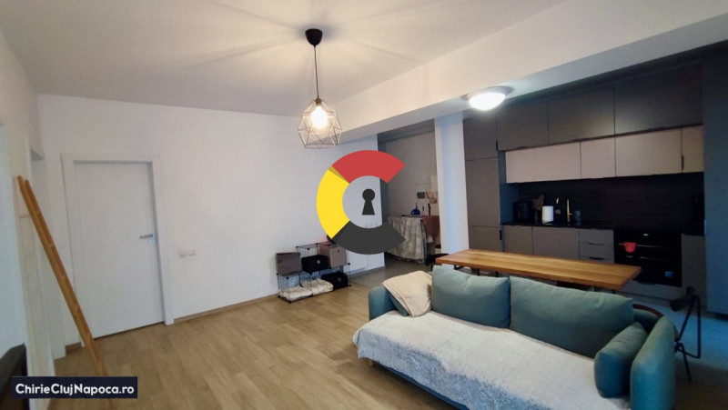 Apartament fain cu living si 2 dorm. dec., Calea Turzii, zona MOL, balcon 