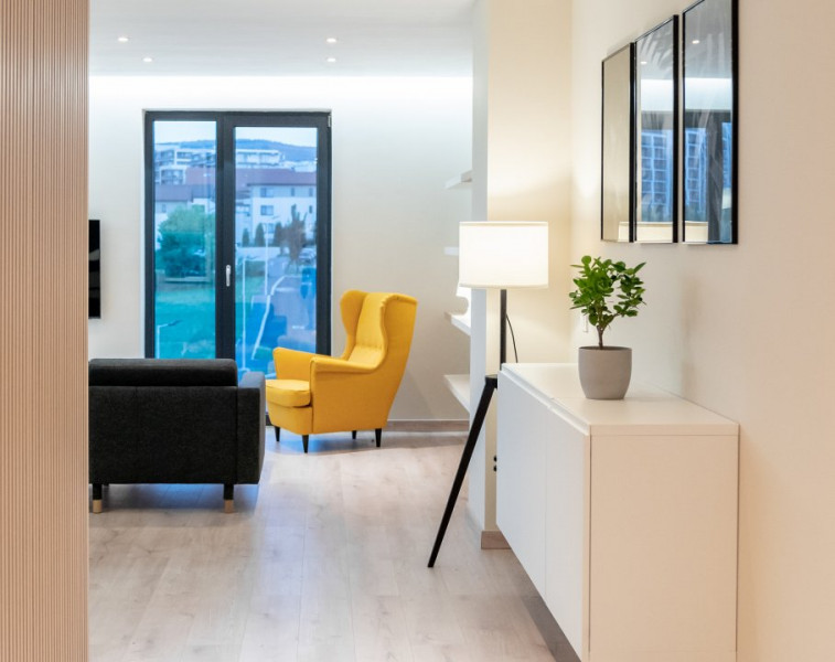 De inchiriat: apartament 3 camere, LUX, parcare subterana, priveliste!