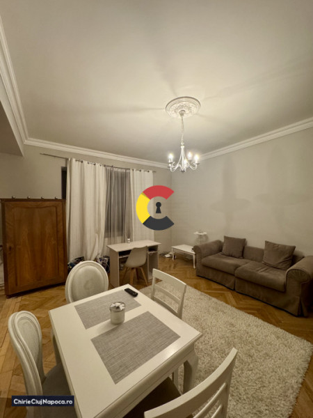 Apartament frumos cu 2 camere, Central, zona Mc Donalds, garaj si terasa