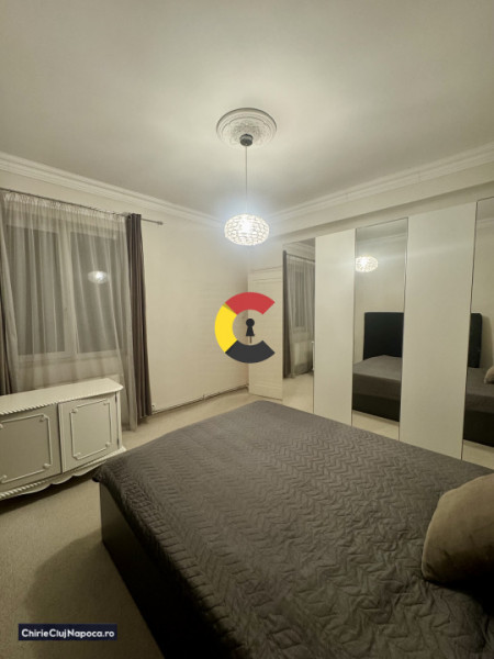 Apartament frumos cu 2 camere, Central, zona Mc Donalds, garaj si terasa