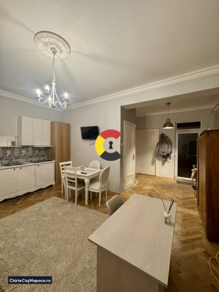 Apartament frumos cu 2 camere, Central, zona Mc Donalds, garaj si terasa