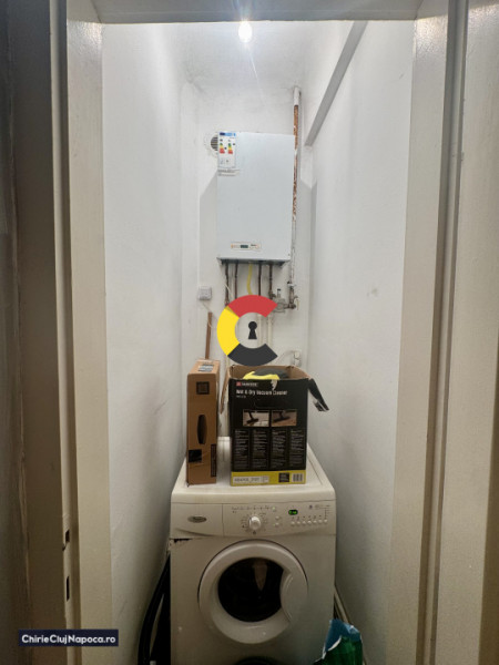Apartament frumos cu 2 camere, Central, zona Mc Donalds, garaj si terasa