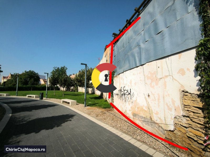 Casuta mica renovabila cu putina curte proprie, zona The Office/Centru