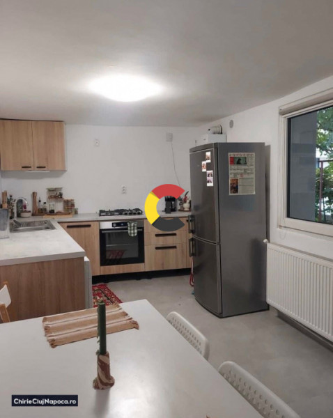 Apartament spatios cu 2 camere • Acces curte • Piata Mihai Viteazu 