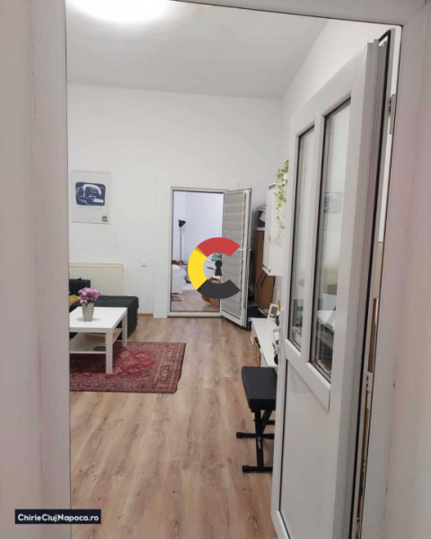 Apartament spatios cu 2 camere • Acces curte • Piata Mihai Viteazu 