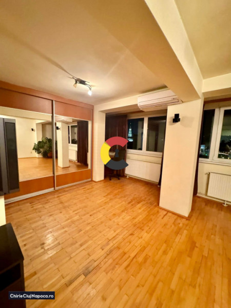 Apartament spatios cu 2 camere, CENTRU, zona Parcului Central, parcare