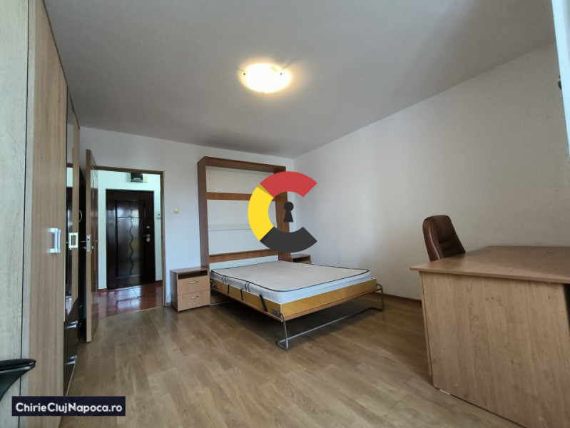 Garsoniera spatioasa + balcon zona McDonald's, 4-5 statii de Centru 