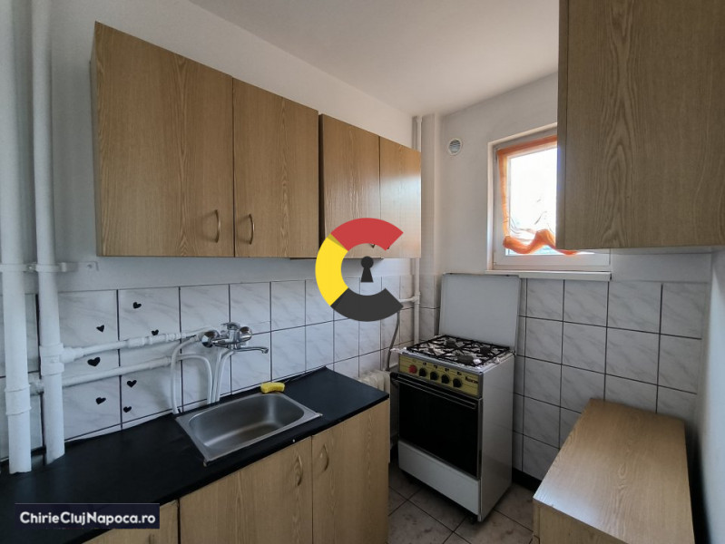 Garsoniera spatioasa + balcon zona McDonald's, 4-5 statii de Centru 