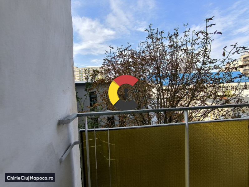 Garsoniera spatioasa + balcon zona McDonald's, 4-5 statii de Centru 