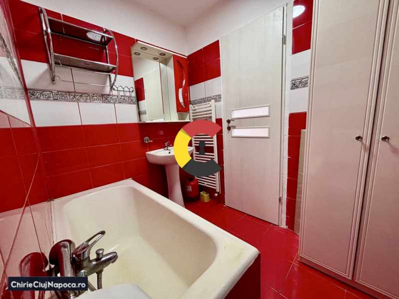 Apartament cu 3 camere, la casa, Centru, zona Mihai Viteazu