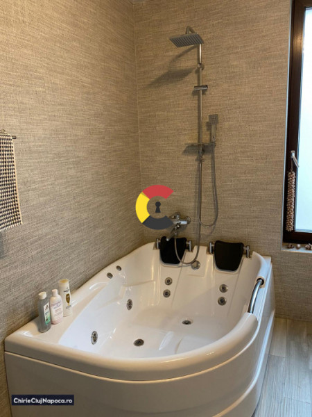 Apartament lux compus din 2 dormitoare + living cu bucătărie + terasă 