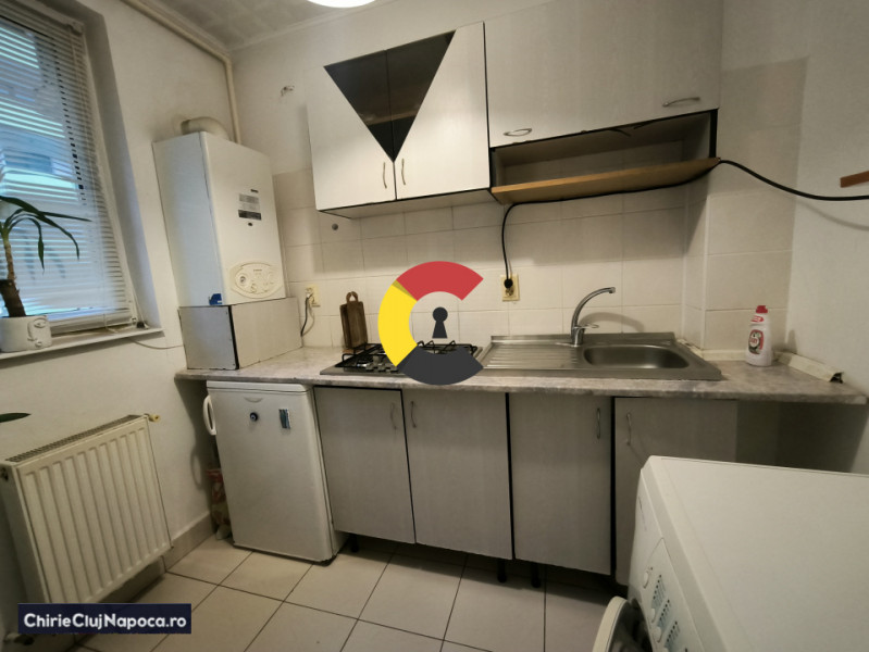 Apartament fain cu 1 camera (42 mp) str Porii - Floresti 