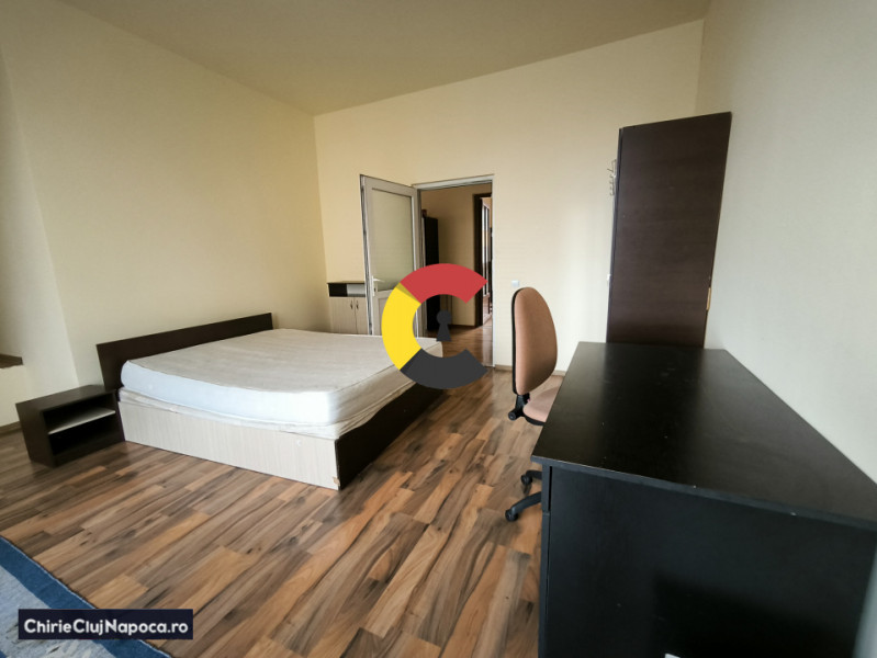 Apartament spatios cu 4 dormitoare + living, zona Campului Manastur 
