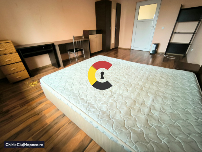 Apartament spatios cu 4 dormitoare + living, zona Campului Manastur 