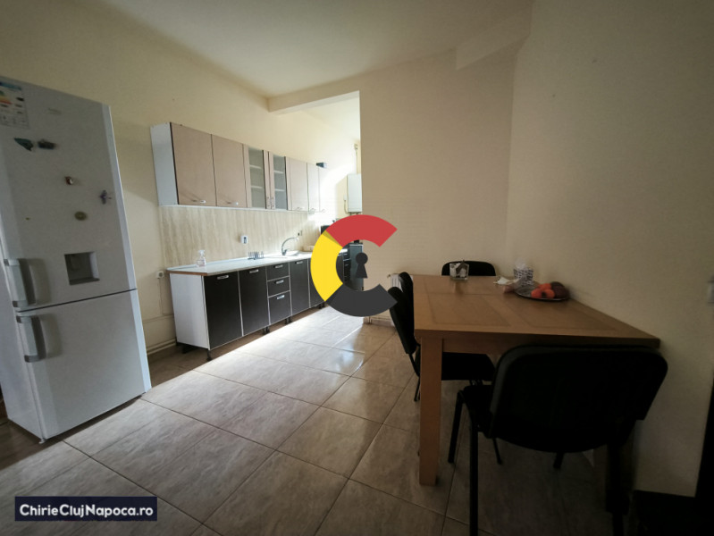Apartament spatios cu 4 dormitoare + living, zona Campului Manastur 