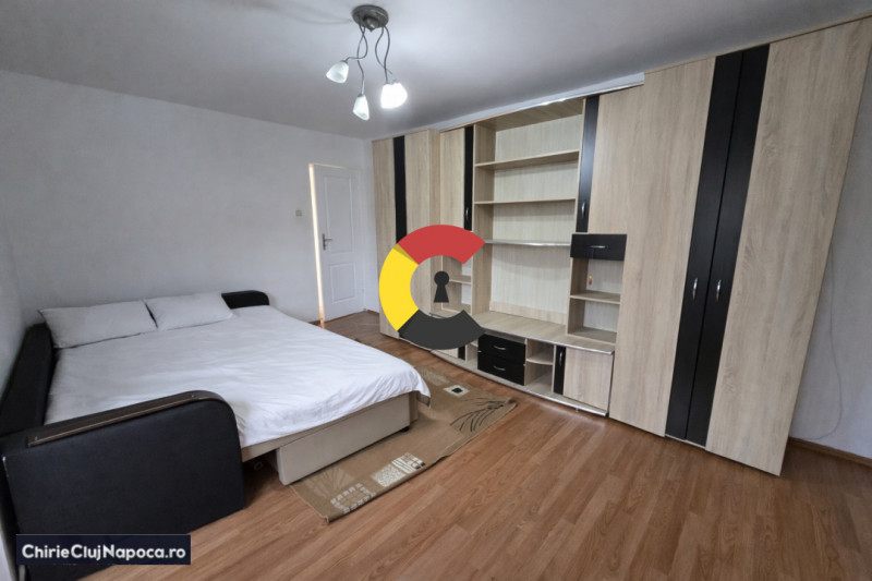 Apartament 2 camere decomandate, Între lacuri 