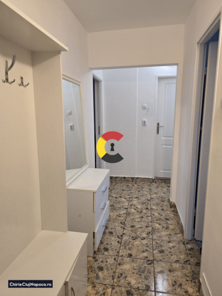 Apartament 2 camere decomandate, Între lacuri 