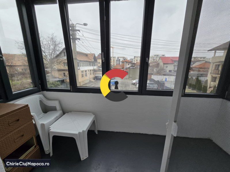 Apartament 2 camere decomandate, Între lacuri 