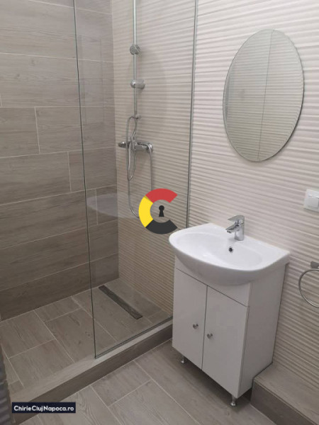 Garsoniera moderna, bloc nou, zona strazii Horea - Gara