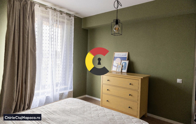 Apartament spatios cu 3 camere  • AC • Parcare • 