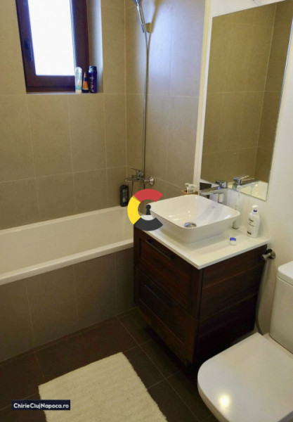 Apartament cu 2 camere, Semicentral, zona Traian, parcare proprie