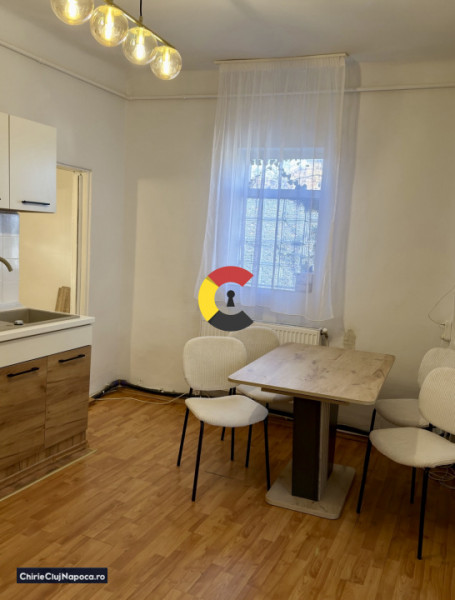 Casa cu 2 camere si gradina proprie, Gruia, zona Stadion CFR, parcare 