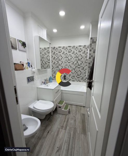 Vânzare apartament 3 camere decomandate • 65 mp • 2 băi • Iulius Mall