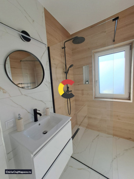 Apart. deosebit cu 2 camere, str Avram Iancu, 5 min cu masina de VIVO