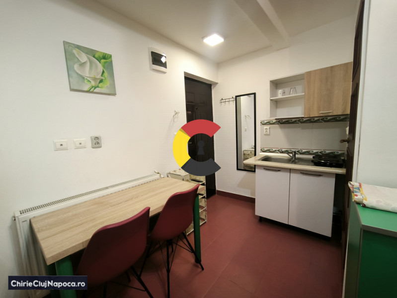 Garsonieră micuță studențească la casă zona Kaufland Mărăști, 