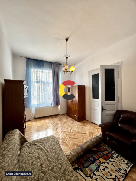 Casa cu 4 camere si curte, Gruia, zona 7 strazi, parcare