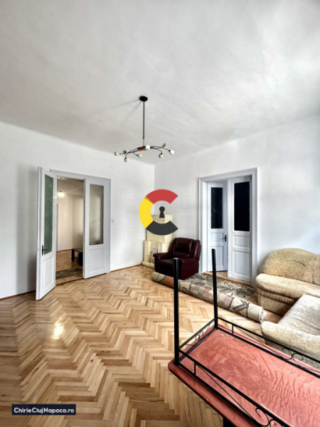 Casa cu 4 camere si curte, Gruia, zona 7 strazi, parcare