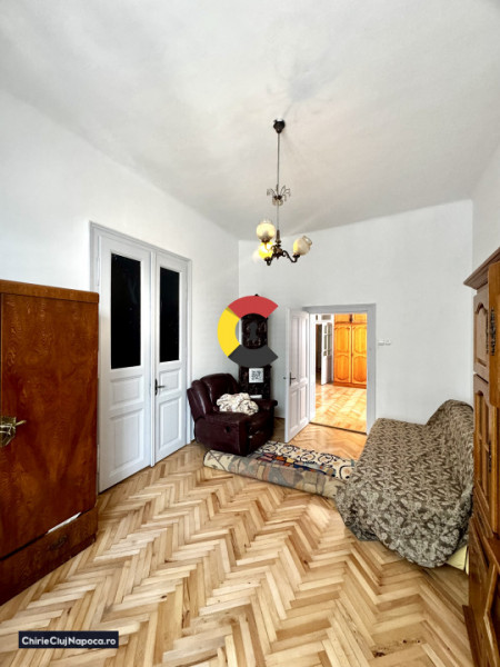 Casa cu 4 camere si curte, Gruia, zona 7 strazi, parcare