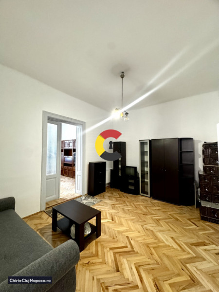 Casa cu 4 camere si curte, Gruia, zona 7 strazi, parcare