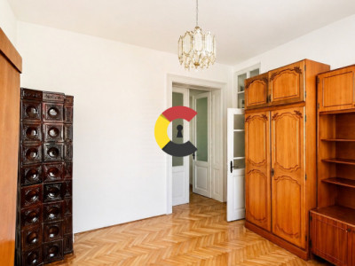 Casa cu 4 camere si curte, Gruia, zona 7 strazi, parcare