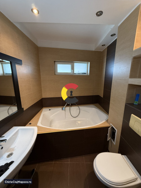 Ap cu terasă mare+ 2 camere | zona Observator - Zorilor 