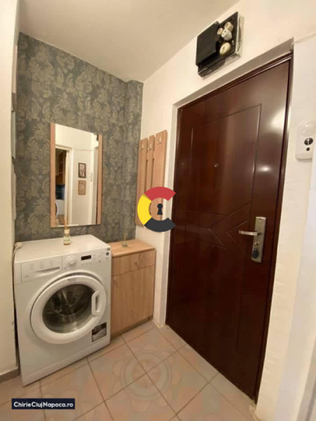 Garaoniera cu balcon în cart Zorilor, 17 minute pe jos de UMF